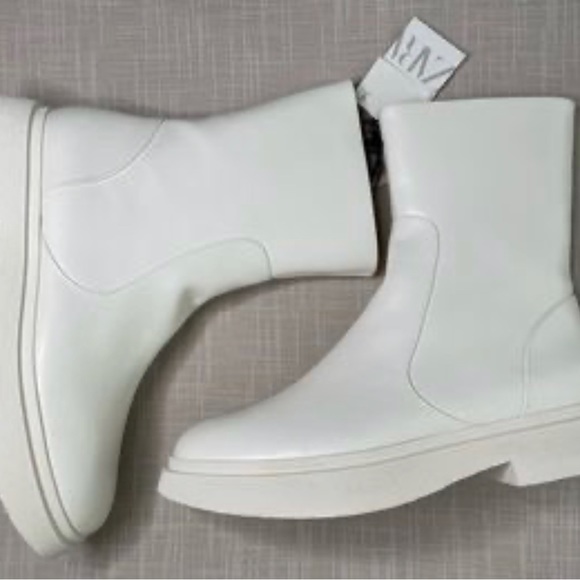 Chunky off-white Zara Chelsea Boot - Picture 2 of 5